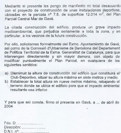 Oposició veïnal a Gavà Mar a la construcció del gimnàs Àccura (Abril de 2004)